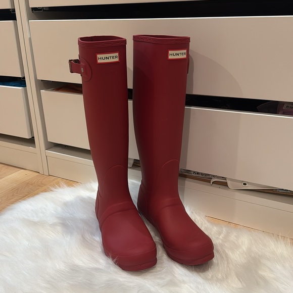 Hunter Women's Red Rain Boots - Picture 3 of 8